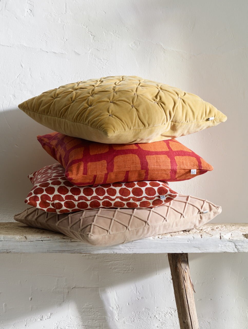 Chhatwal & Jonsson kuddfodral Deva beige sammet