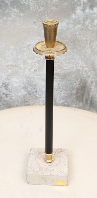 Two Faces Smal Ljusstake Betongfot Svart